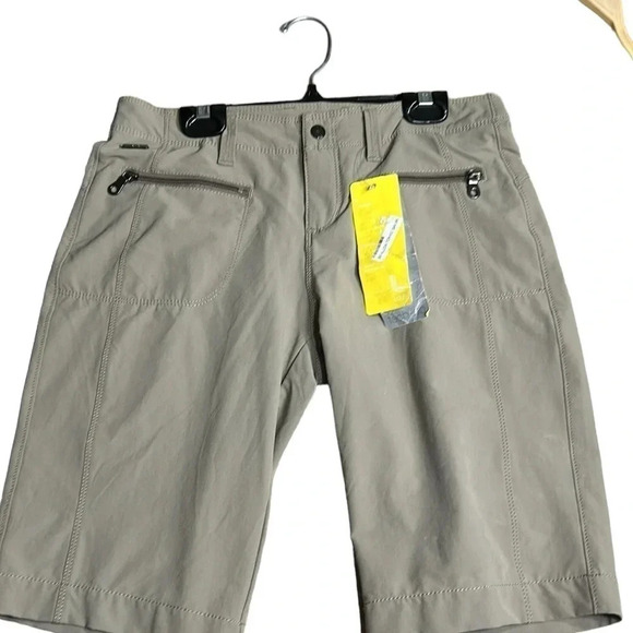 LOLE light green sage walking Bermuda shorts for women .zippered  front pockets - Picture 6 of 16